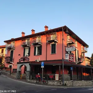 Azzano Holidays Меццегра